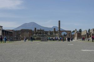 Pompeii and Naples tour from Rome